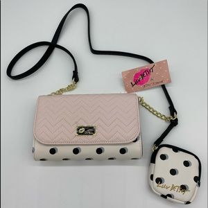 🔴SOLDNWT 🎀 Betsey J Chevron LBFoley Crossbody purse with EarPods/Coins pocket